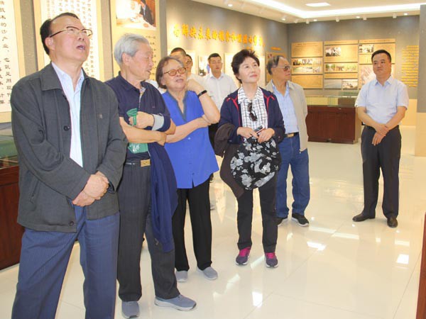 中國科協(xié)原副主席、中國生物多樣性保護與綠色發(fā)展基金會名譽理事長劉恕一行調(diào)研全國荒漠化防治（機械治沙工程）試驗示范基地