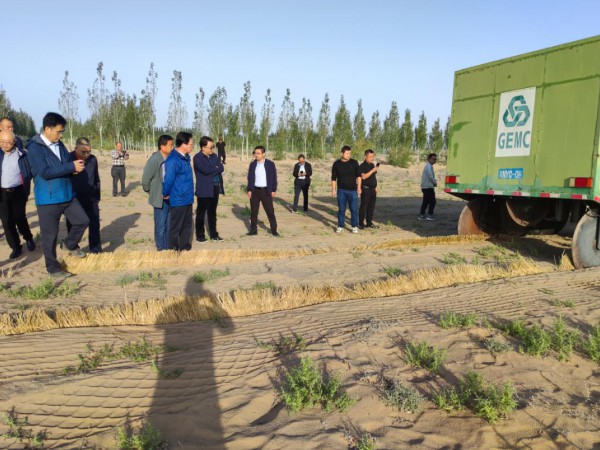 省科技廳副廳長巨有謙一行調(diào)研甘肅建投         全國荒漠化防治（機械治沙工程）試驗示范基地