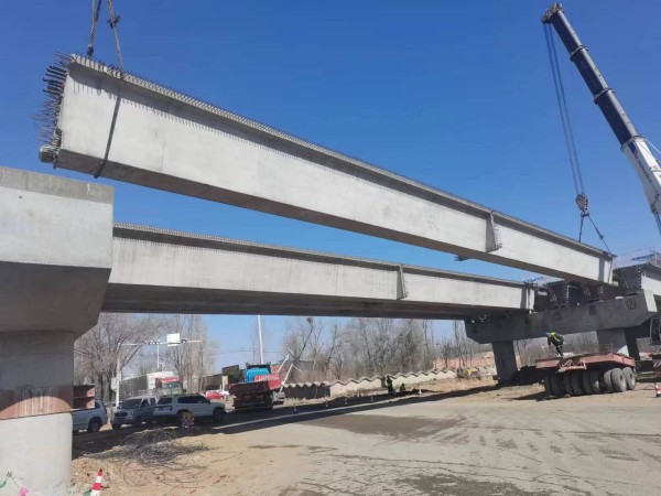 【“三抓三促”行動進行時】  熱烈祝賀甘肅建投路橋工程有限公司臨夏市G310-G568連接線道路建設(shè)項目蘭郎路跨線橋箱梁架設(shè)全面貫通