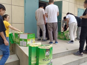 一線送清涼 關(guān)懷暖人心